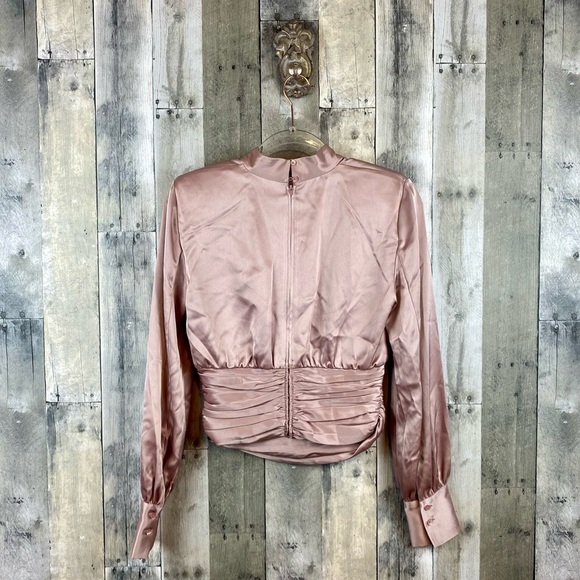 Aritzia Babaton Rosalia Blouse Satin Top Cropped in Mauvedust Pink Size Small. - Picture 3 of 12